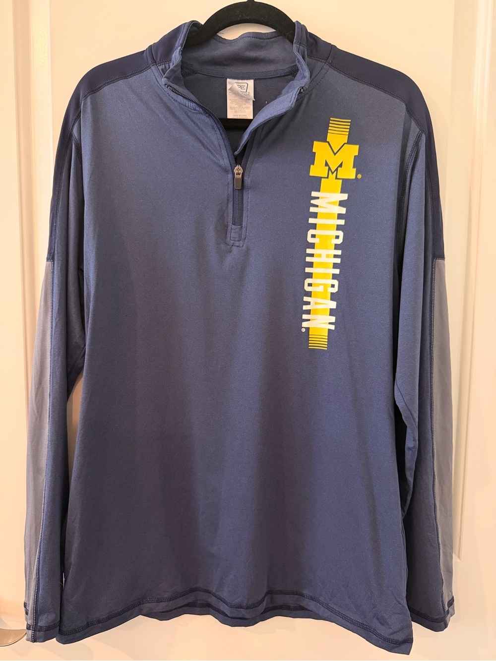 Pro Edge Michigan Wolverines Menβs Medium Blue 1/4 Zip Performance Pullover